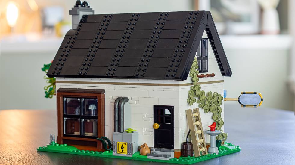 Antique Shop, BrickLink Designer Program Series 5 winner - backside