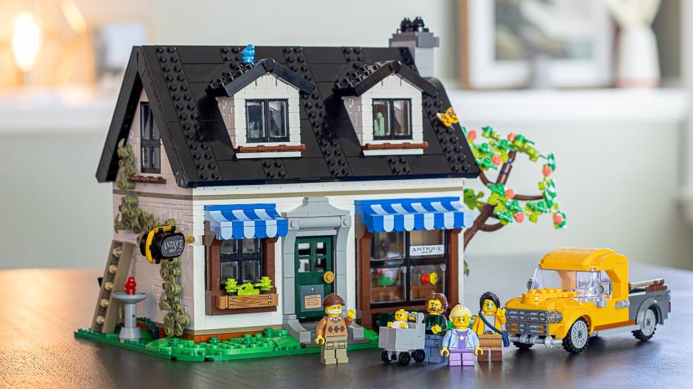 Antique Shop, BrickLink Designer Program Series 5 winner - Exterior